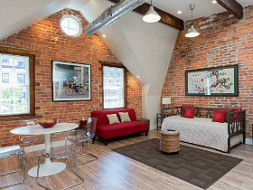 428,000 Visitors and 6,400 Hosts: Airbnb's 2017 By the Numbers