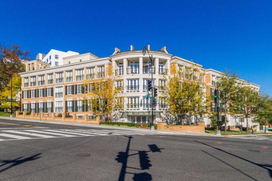 2501 Wisconsin Avenue NW, Unit 303