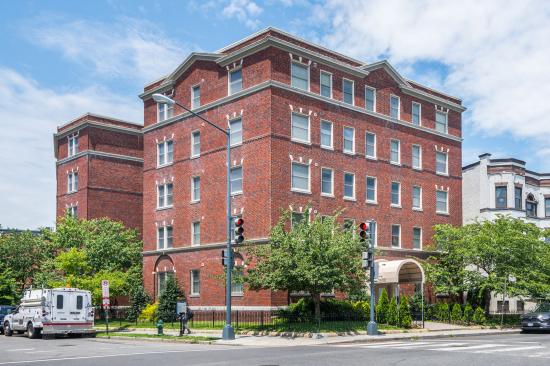 3500 13th Street NW, Unit 304