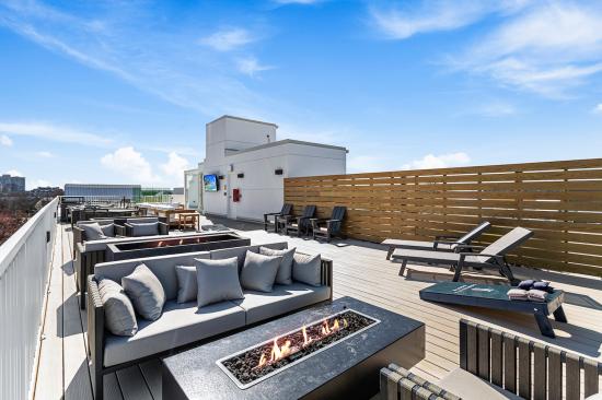 635 Slaters Lane #403 