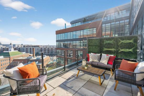 45 Sutton Square SW #1118 