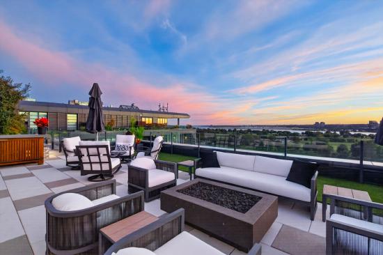 45 Sutton Square SW #PH01 
