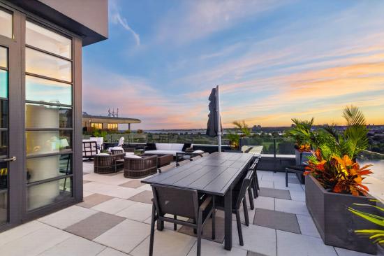 45 Sutton Square SW #PH01 