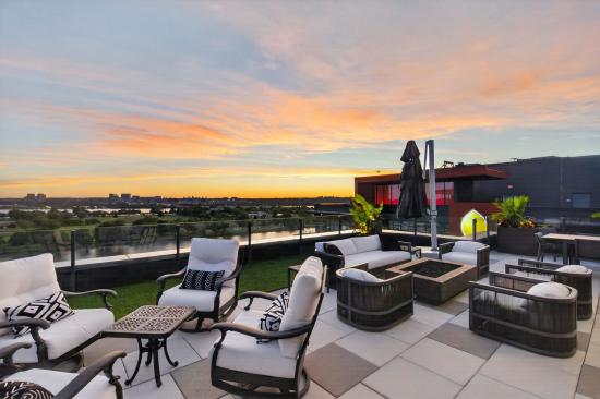45 Sutton Square SW #PH01 