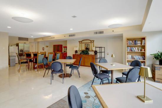 1200 Crystal Drive Unit 912 